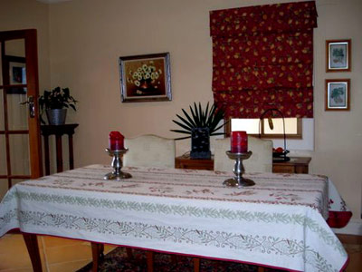 Reversible pique tablecloth with embroidered olives