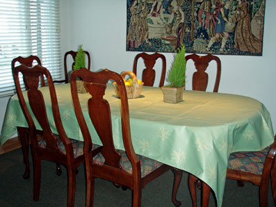 Green coated Jacquard tablecloth