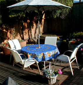 Umbrella friendly tablecloth for easy fitting around the umbrella pole